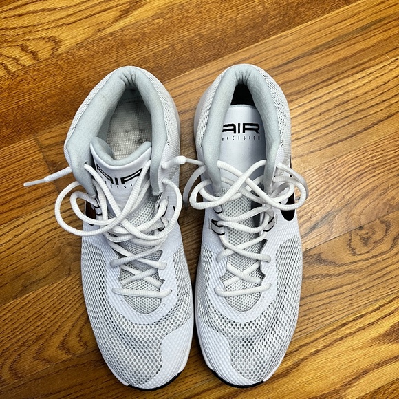 Nike Men's White and Black Basketball Shoes - Picture 4 of 4